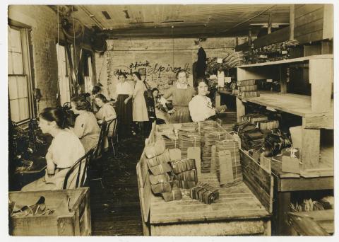 Sole sorters at the Weinstein Shoe Company in Lynn, circa 1920s, Jewish Community of Lynn (Mass.) Records in the JHC archive.